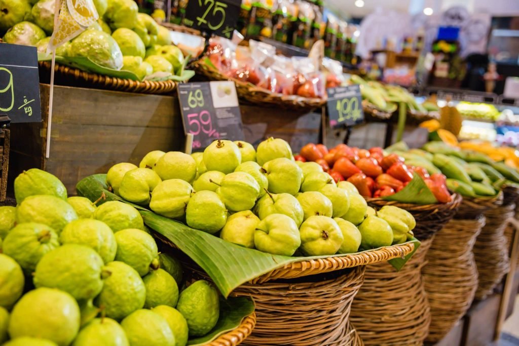 fresh-guavas-for-sale-at-local-market